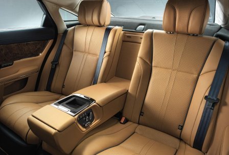 Задние кресла Jaguar XJ 2013 года