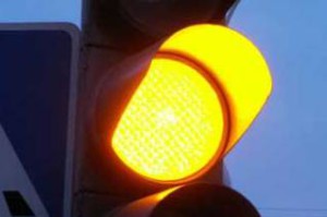 Проезд на желтый сигнал светофора