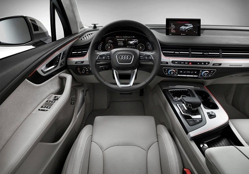 Салон Audi Q7 2015 года