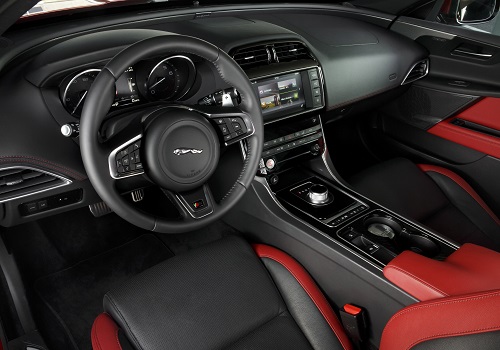 Салон Jaguar XE S