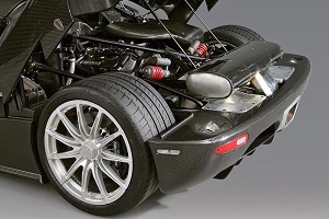 Расположение двигателя Koenigsegg CCR