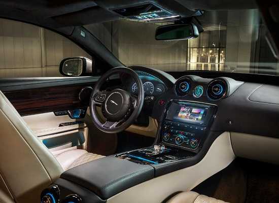 Салон Jaguar XJ 2016 года