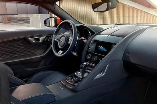 Салон Jaguar F-Type Coupe SVR