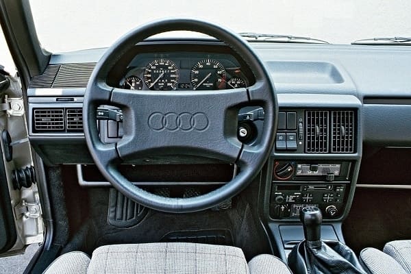 Салон Audi 100 C3 1990 года
