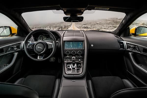 Салон Jaguar F-Type 2020 года